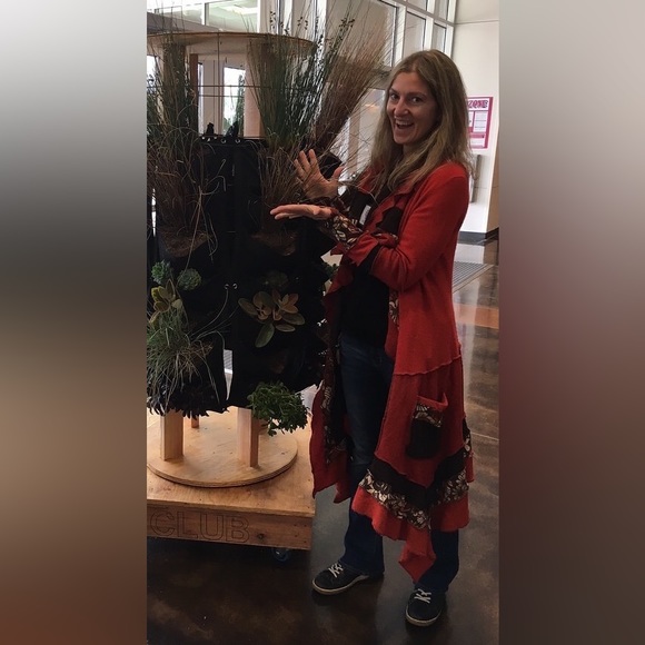 Welcome to Posher Jo's Closet! - Picture 3 of 16